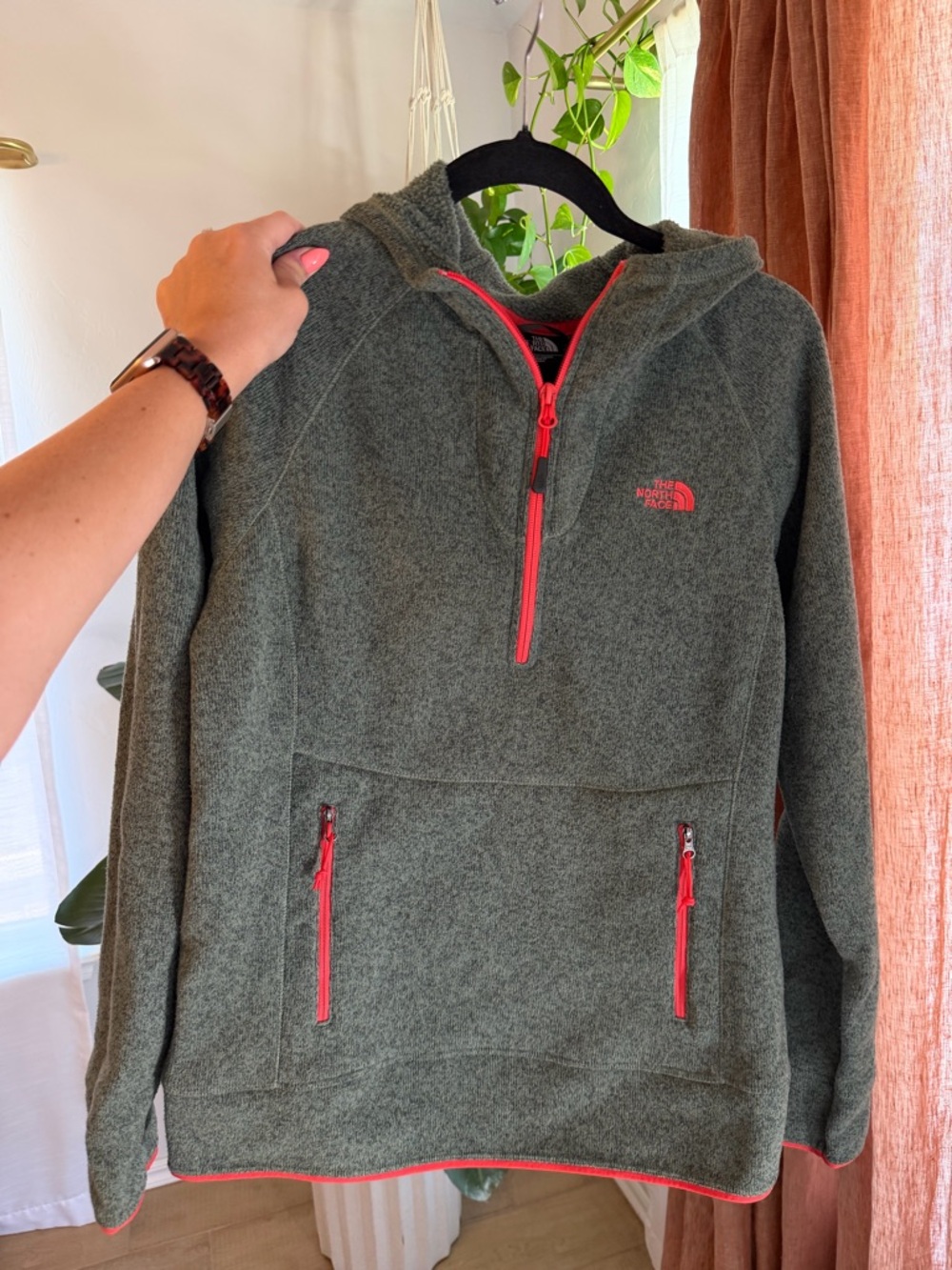 Women’s northface quarter zip
